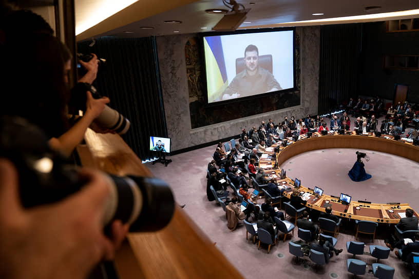 Выступая по видеосвязи перед членами Совбеза ООН, президент Украины Владимир Зеленский призвал их к кардинальной реформе всемирной организации