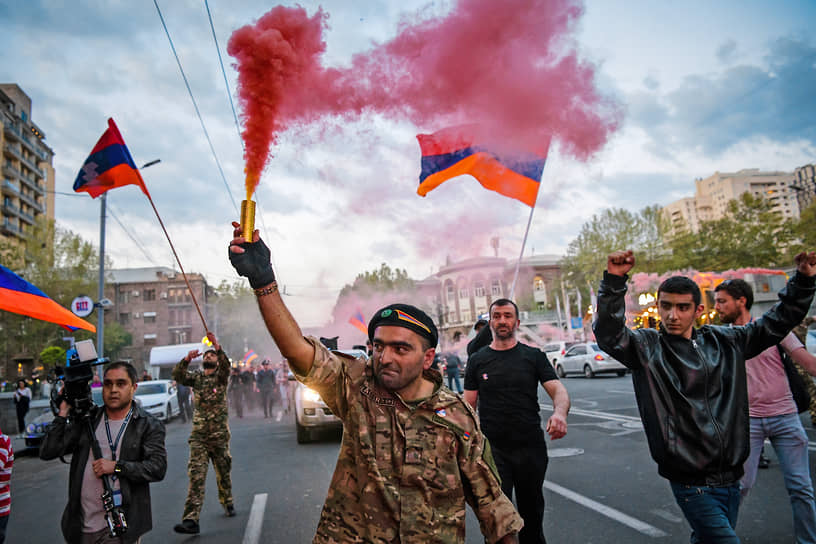 Добиваясь отставки Никола Пашиняна с поста премьер-министра Армении, нынешние оппозиционеры взяли на вооружение тактику, которую он сам использовал в 2018 году