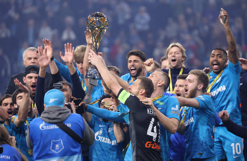 «Зенит», выигравший четвертый подряд титул чемпиона России, стал первым настоящим отечественным футбольным гегемоном в нынешнем веке