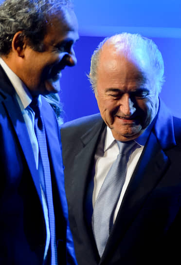 Экс-президенту UEFA Мишелю Платини (слева) и экс-президенту FIFA Зеппу Блаттеру грозит до пяти лет лишения свободы