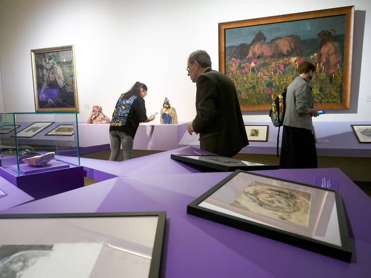 Вместе с толикой хрестоматийной живописи выставка показывает множество врубелевских рисунков разных периодов