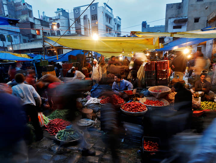 Овощной рынок в старых кварталах Дели 
