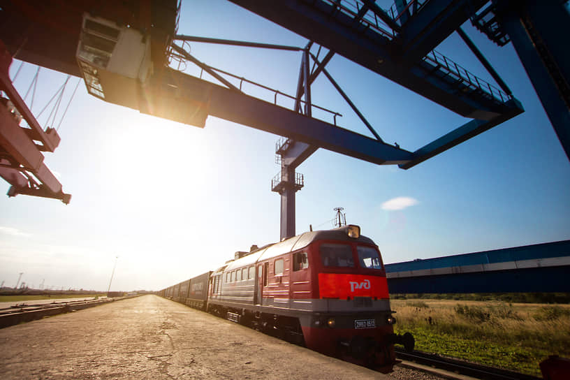 С 18 июня Литва запрещает перевозить по своей железной дороге российские товары, попавшие под санкции Евросоюза. Ограничения могут затронуть до 50% товаров, ввозимых в Калининградскую область и вывозимых из нее