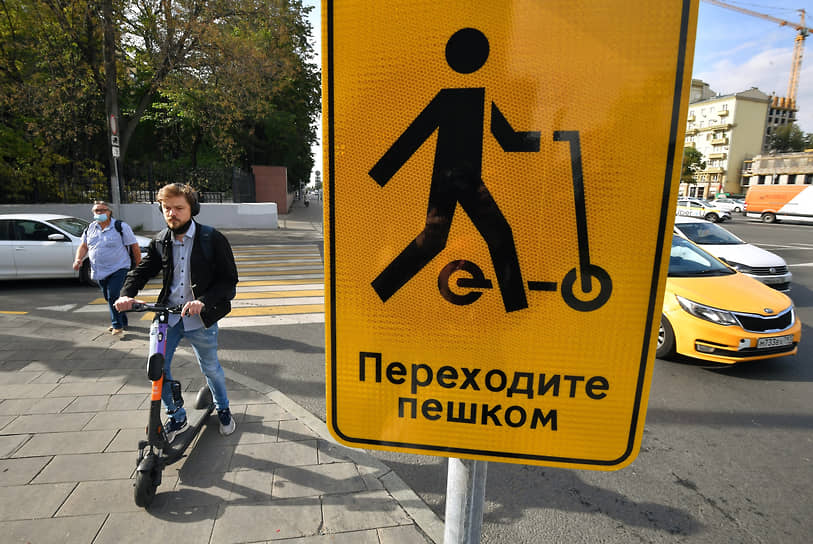 Суды все чаще лишают пользователей самокатов права управления транспортным средством, предоставляя возможность больше ходить пешком
