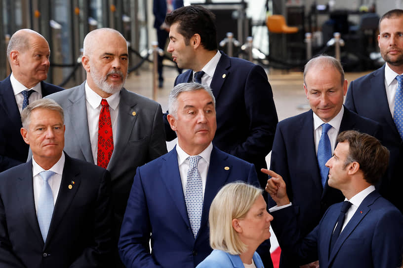 Канцлер Германии Олаф Шольц (слева вверху) и президент Франции Эмманюэль Макрон (внизу справа) пока не готовы принять западнобалканские страны в европейскую семью