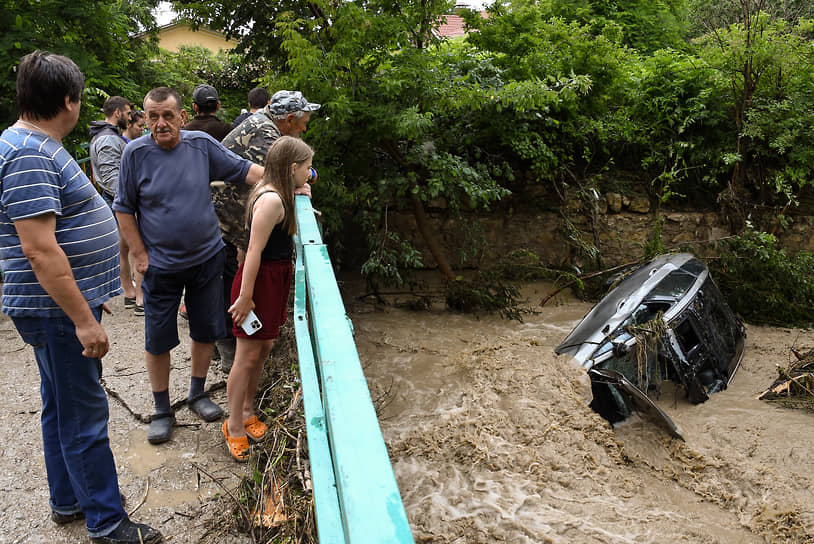 Последствия проливных дождей в Крыму