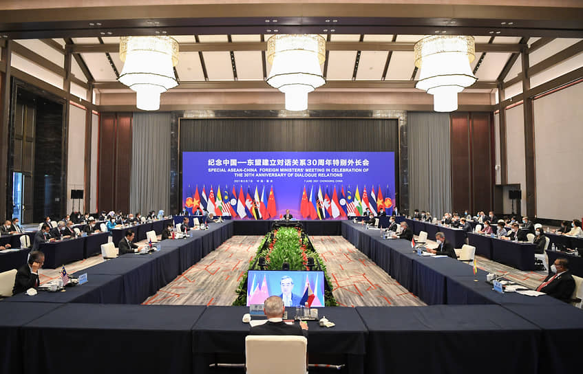 Встреча глав МИДов КНР и стран АСЕАН 