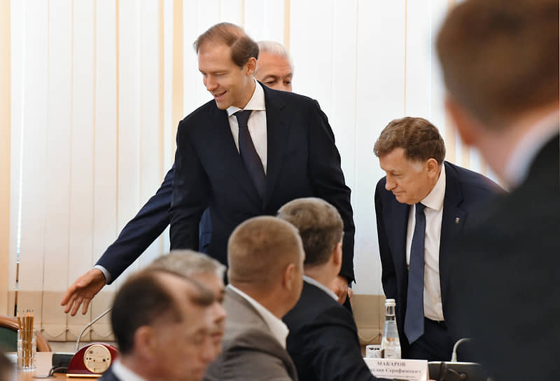Денис Мантуров во время внепланового заседания Госдумы