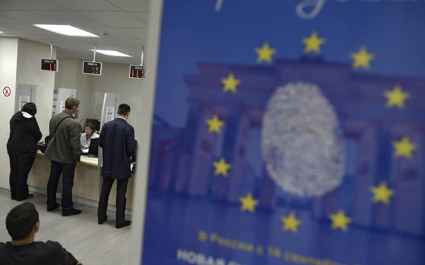 Есть вероятность того, что Евросоюз пойдет на изменение шенгенского кодекса, чтобы обеспечить повсеместное введение визовых ограничений для россиян