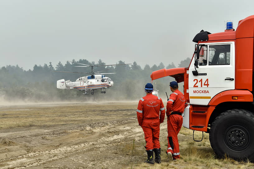 Глава МЧС России прилетел для координации работ группировки РСЧС по тушению пожаров