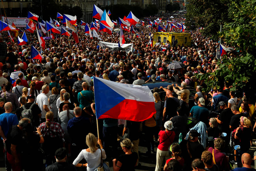 Протестующие собрались на Венчеславской площади в Праге