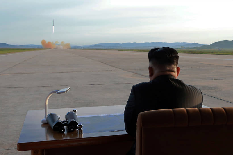 Власти КНДР (на фото: лидер Северной Кореи Ким Чен Ын) разработали сразу пять сценариев, при которых они будут готовы к применению ядерного оружия