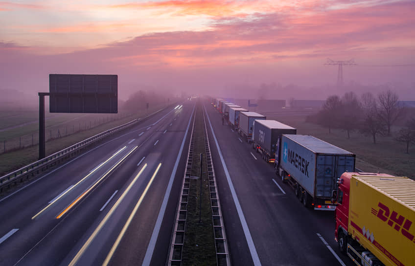 Российские власти вслед за Белоруссией запрещают въезд в страну европейским грузовикам