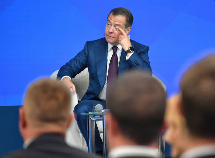 «Единая Россия» и ее председатель Дмитрий Медведев уверенно смотрят в политическое будущее новых территорий