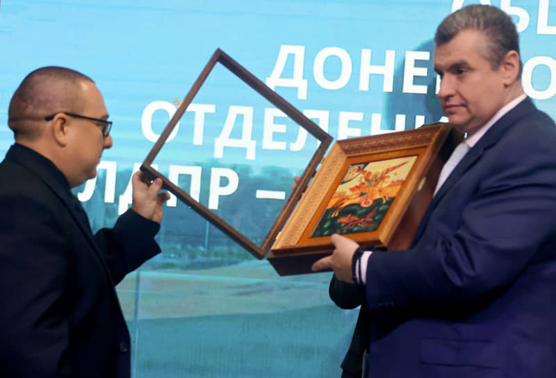 Председатель ЛДПР Леонид Слуцкий (справа) и координатор регионального отделения в ДНР Андрей Крамар 
