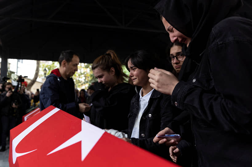 В Стамбуле оплакивают жертв теракта