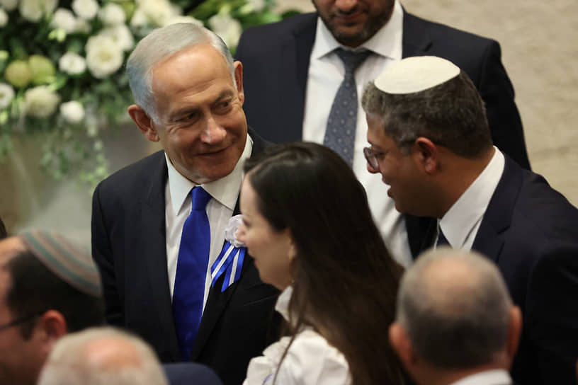Беньямин Нетаньяху (слева) и один из лидеров крайне правого блока «Религиозный сионизм» Итамар Бен-Гвир 