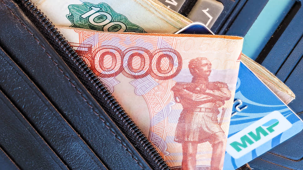 Как ЦБ наделил оператора российских карт монопольными правами
