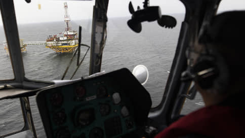 Бюджету не хватает нефти // Нехватку поступлений от дешевеющего сырья компенсируют ОФЗ