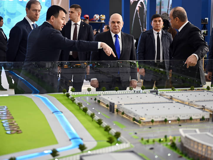 Премьер-министр РФ Михаил Мишустин (третий справа) во время визита в Самарканд обсудил с узбекистанской стороной варианты расширения промышленной кооперации между странами
