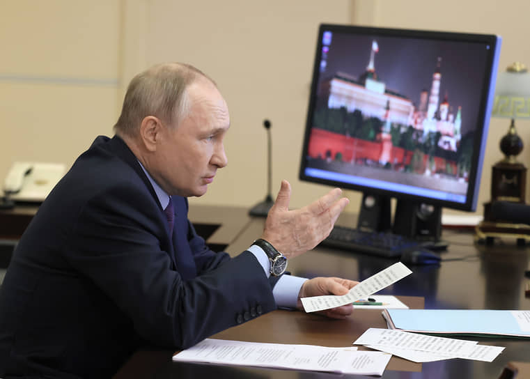 Владимир Путин по ВКС встретился с инвалидами
