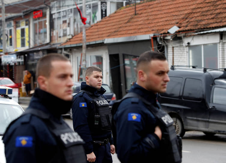 После того как на север Косово были введены усиленные наряды полиции, власти Сербии констатировали: стороны конфликта подошли «к самому краю войны»