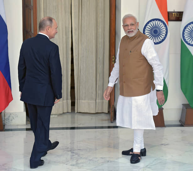 Президент России Владимир Путин (слева) и премьер-министр Индии Нарендра Моди в 2018 году 