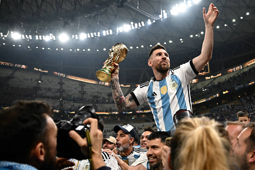 Выиграв Кубок мира, Лионель Месси наконец достиг того же уникального уровня величия в футболе, что и его великие предшественники — Пеле и Диего Марадона