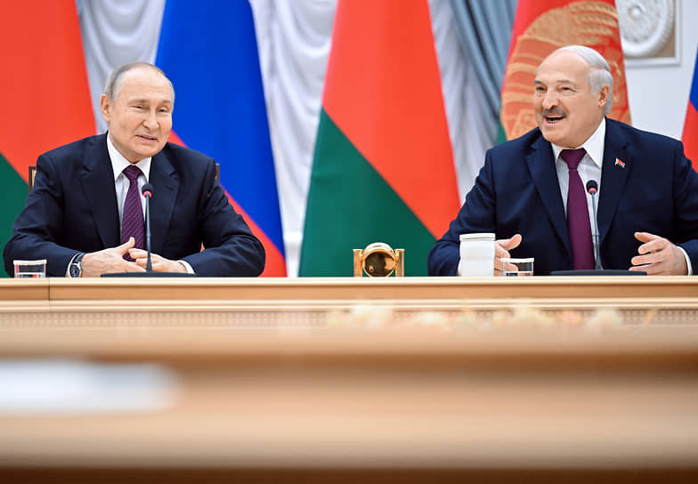 Александр Лукашенко, конечно, рад, что Владимир Путин наконец-то к нему приехал, а не как обычно