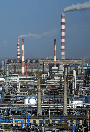 Ограничение экспорта вынуждает российских нефтяников увеличивать переработку