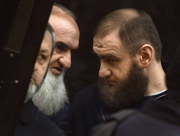 Суд посчитал Рауля Арашукова (слева) и его сына Рауфа (справа) «исключительно опасными» для общества и назначил обоим пожизненное заключение