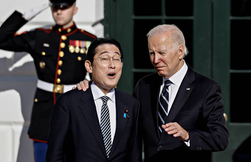 Премьер Японии Фумио Кисида и президент США Джо Байден на встрече в Белом доме не уставали заверять друг друга в том, что их страны «разделяют общие фундаментальные ценности»