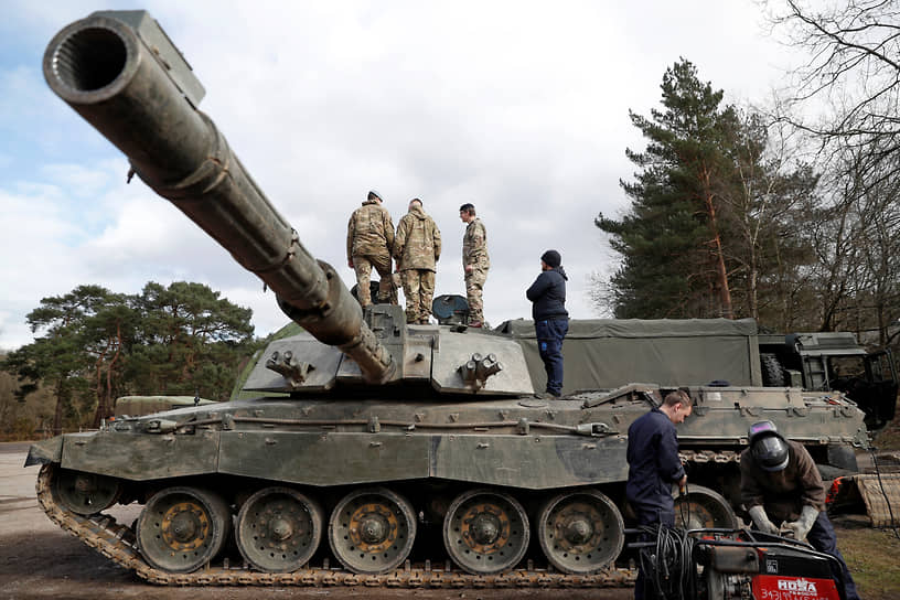 Великобритания пообещала отправить на Украину 14 тяжелых танков Challenger 2