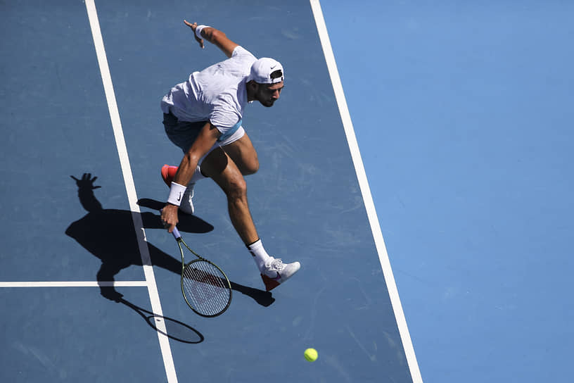 Выход в четвертьфинал Australian Open позволил Карену Хачанову начать новый сезон так успешно, как он еще ни разу не начинал