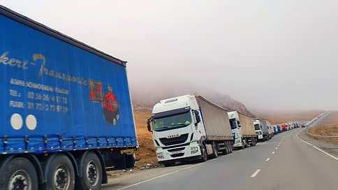 Многоталонные грузовики // Фурам придется записываться в очередь на границе