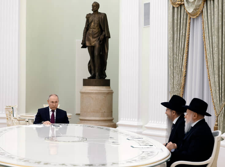 В Представительском кабинете Кремля в этот день было многолюдно