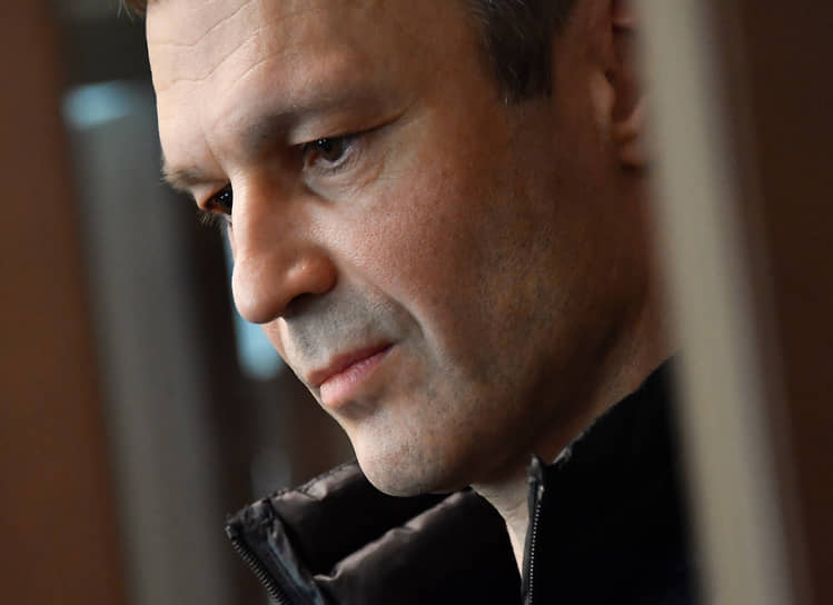 Олега Власова обвинение считает активным участником вывода средств из России по «молдавской схеме»