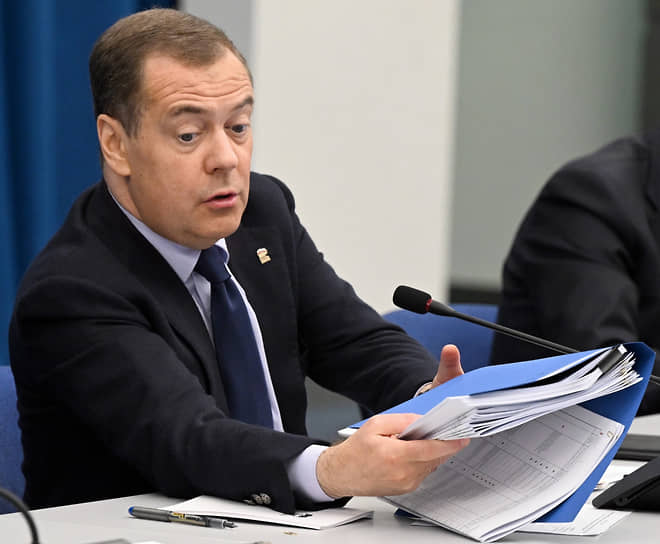 Дмитрий Медведев напомнил однопартийцам, что все поручения программной комиссии должны исполняться неукоснительно