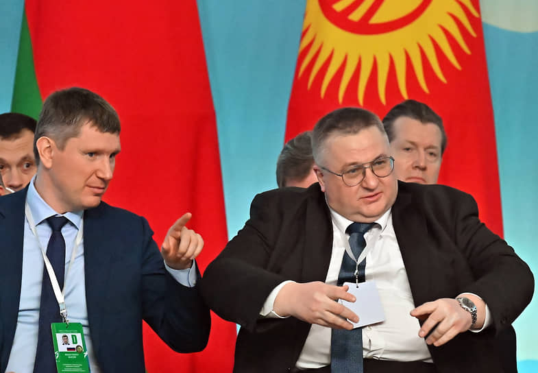 Министр экономического развития России Максим Решетников (слева) и зампред правительства России Алексей Оверчук 