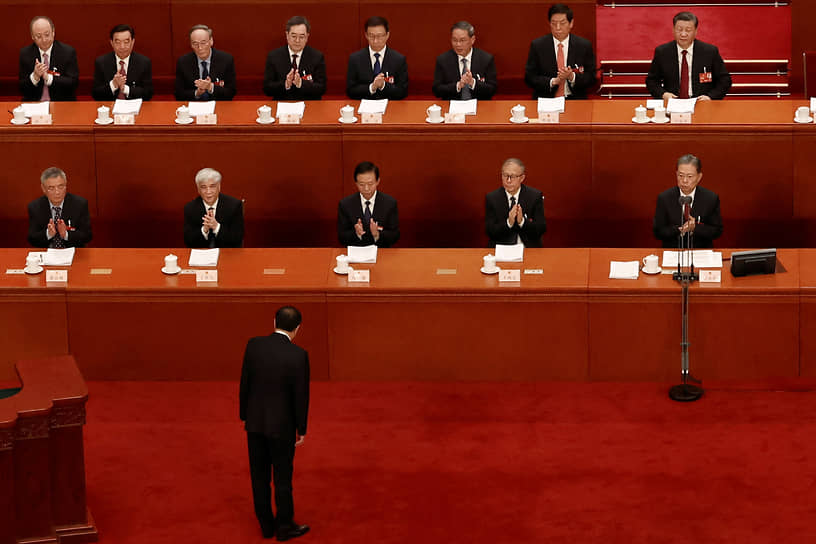 Уходящий премьер Китая Ли Кэцян уклончиво определяет краткосрочные цели экономического роста КНР