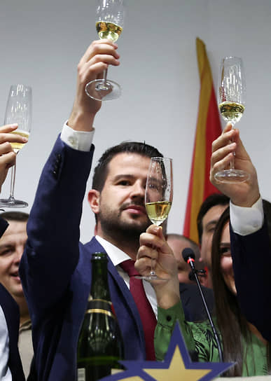 Нового президента Черногории 36-летнего Якова Милатовича, выпускника Оксфорда, пришедшего в политику менее трех лет назад, привечают как на Западе, так и в Сербии