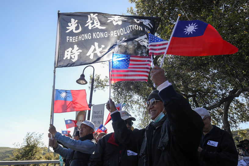 Сторонники Тайваня перед Президентской библиотекой Рональда Рейгана