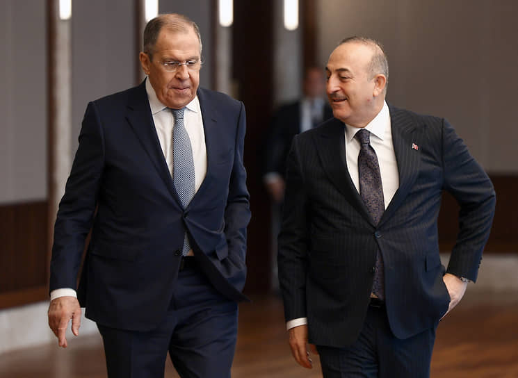 Главы МИД РФ и Турции Сергей Лавров и Мевлют Чавушоглу подтвердили, что взаимопонимание у них есть по всем ключевым вопросам