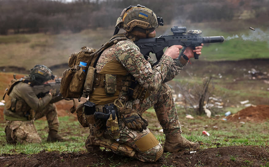 Бойцы украинского спецподразделения во время тренировки
