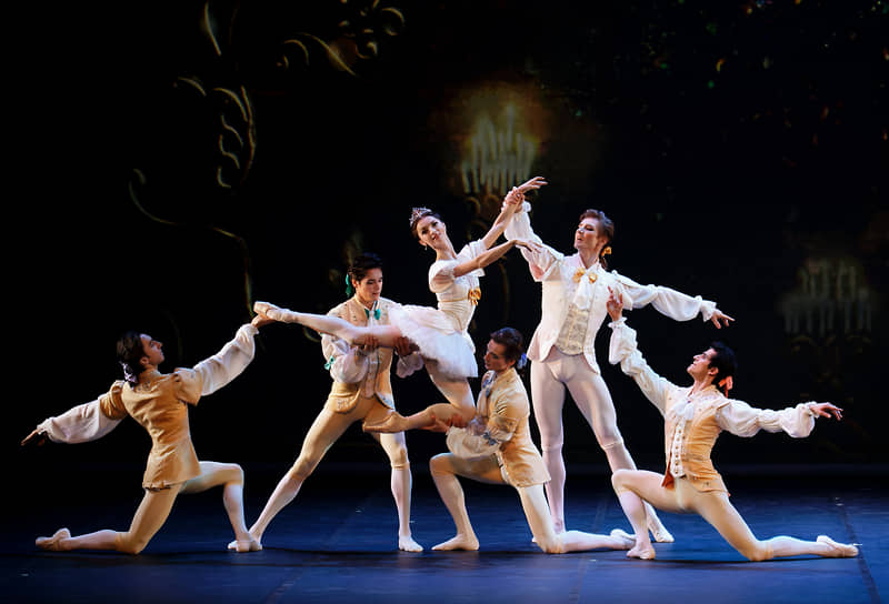 Адажио балерины (Елена Чернова) с пятью кавалерами — один из ответов «Блестящего дивертисмента» неоклассике Баланчина