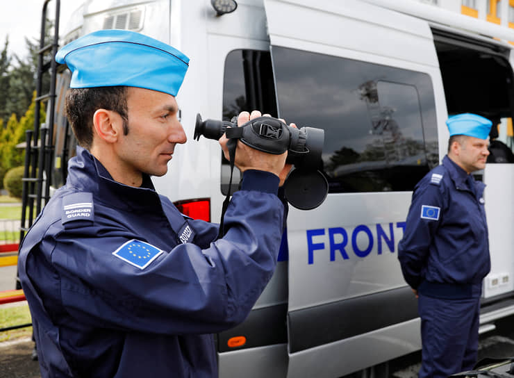 Европейские пограничники из  Frontex приняли участие в совместной операции с полицией Северной Македонии (апрель 2023 года)