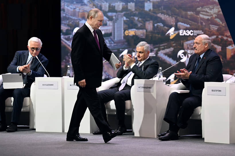 Владимиру Путину на сцене аплодировали даже больше, чем в зале