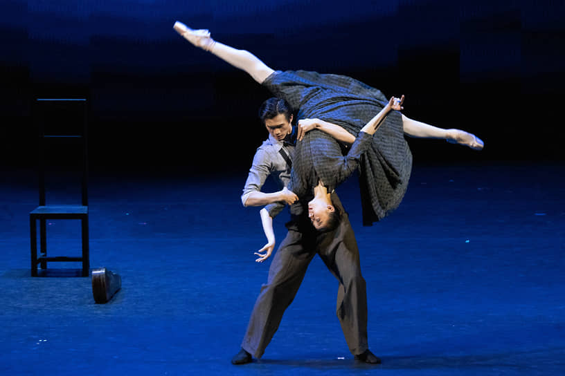 В дуэте из балета «Свет сердца» лауреатка Цю Юньтин и ее партнер Ли Вэньтао явили непосредственные чувства и проверенные движения