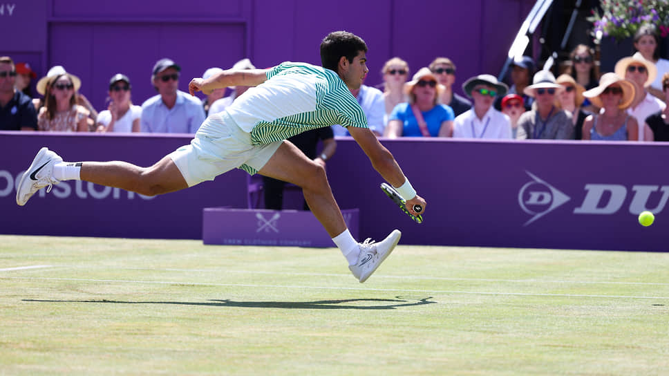 Выиграв в Лондоне свой первый титул на траве, Карлос Алькарас снова возглавил рейтинг ATP и продемонстрировал хорошую готовность к Wimbledon