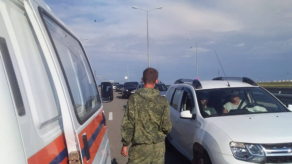 Как решившиеся отдохнуть в Крыму туристы застряли в пробке